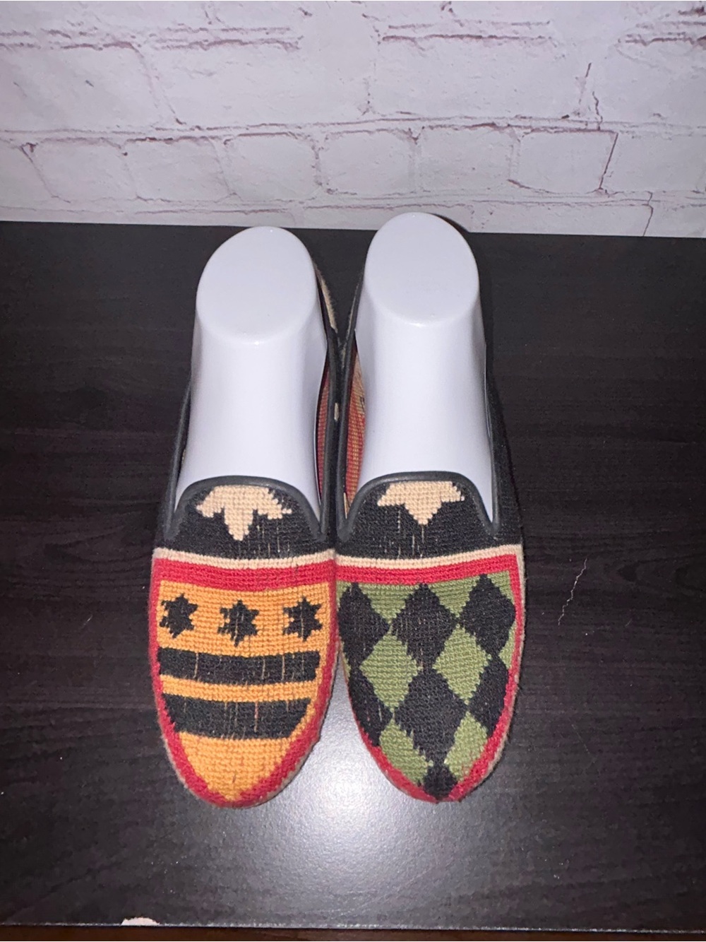 Stubbs & Wootton Crest Color
Needlepoint Slipper women’s size 9